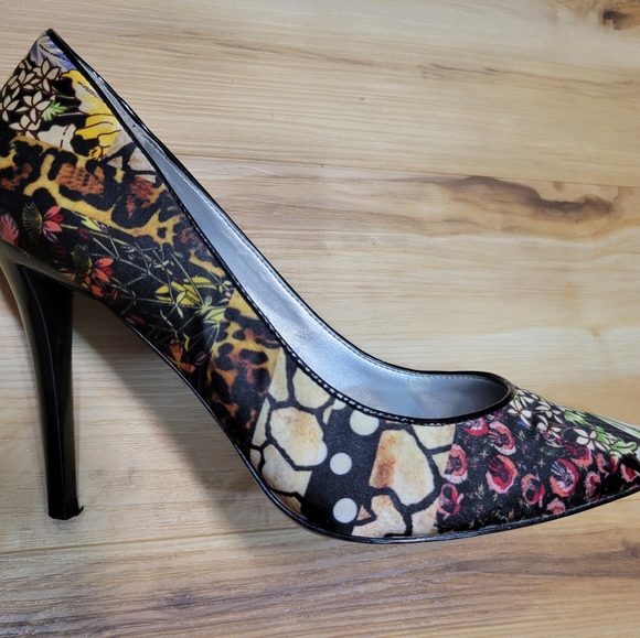 Guess - Picture 8 of 8